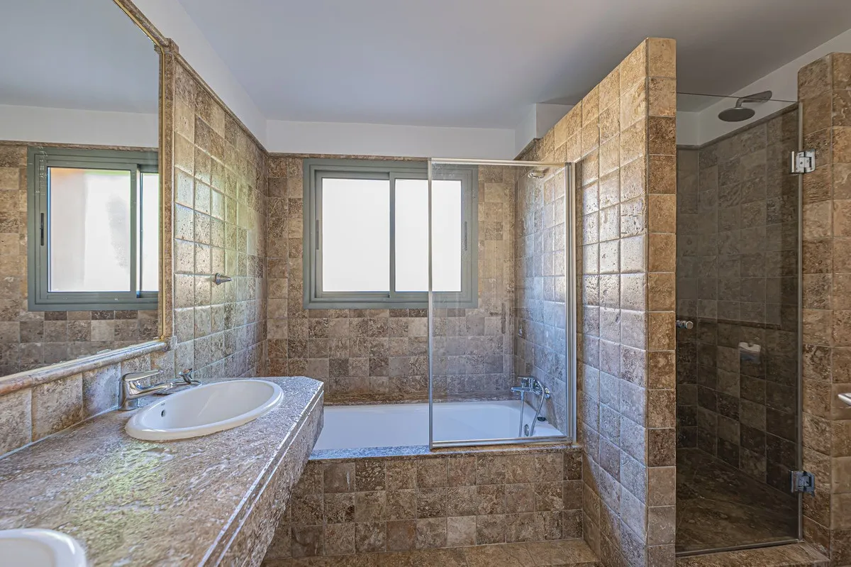 9c6bbff8-942f-43ee-9c2b-c97798a9021b