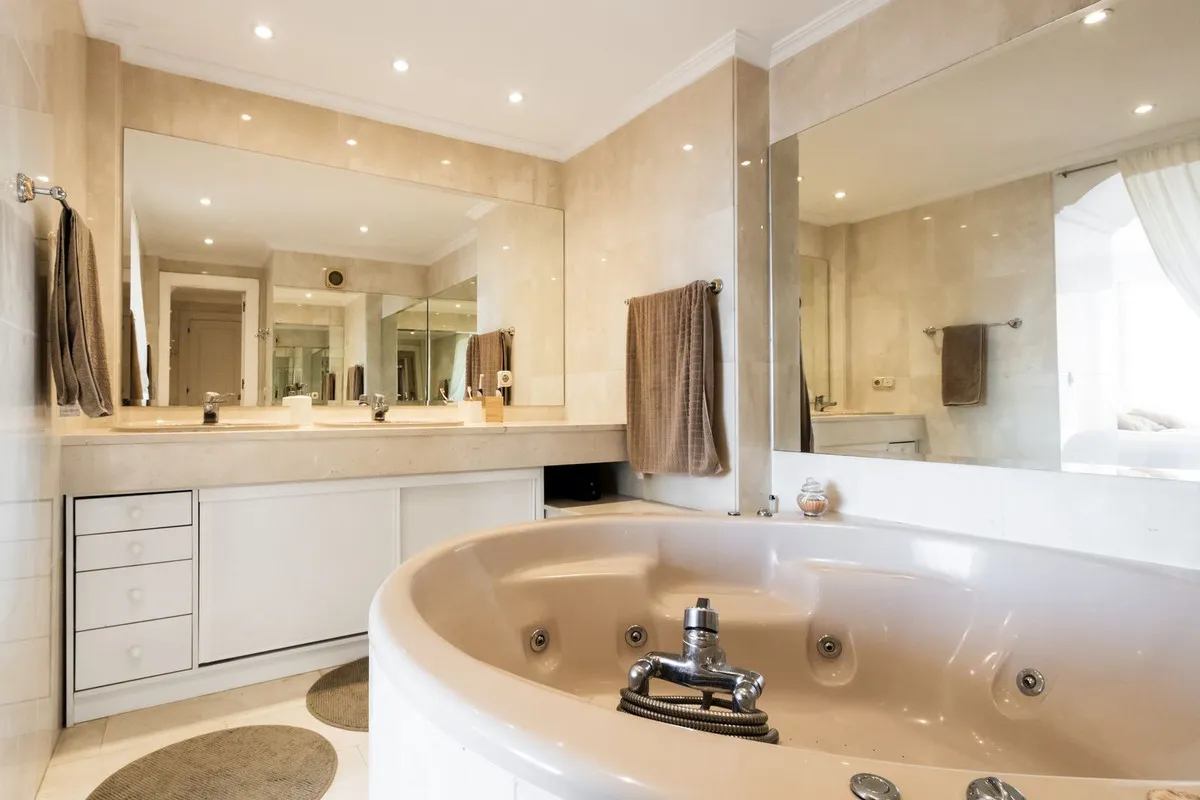 e0847bc7-8d8d-4646-9bf6-e213a9893246