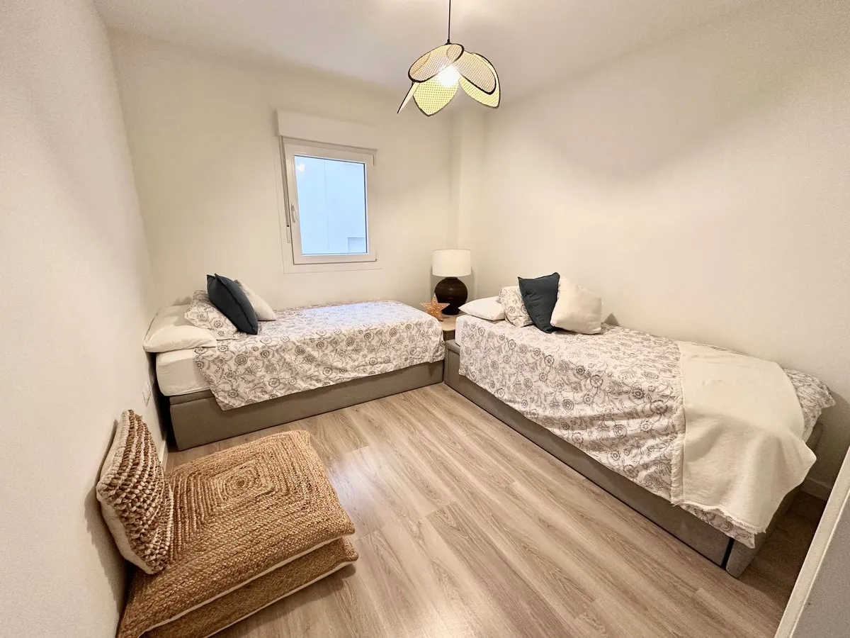 0e2c927b-7a7a-4e2d-86a6-f9f15b442f3c