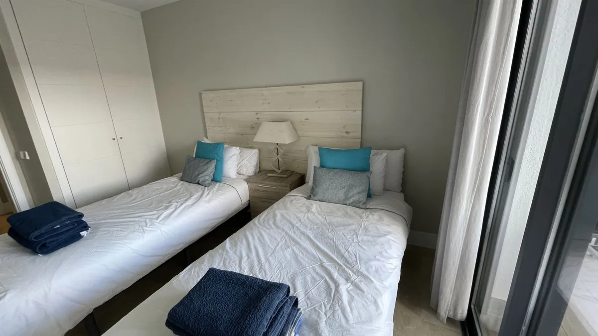 b4568e2a-91f3-4dfb-929e-333d7da80a1f