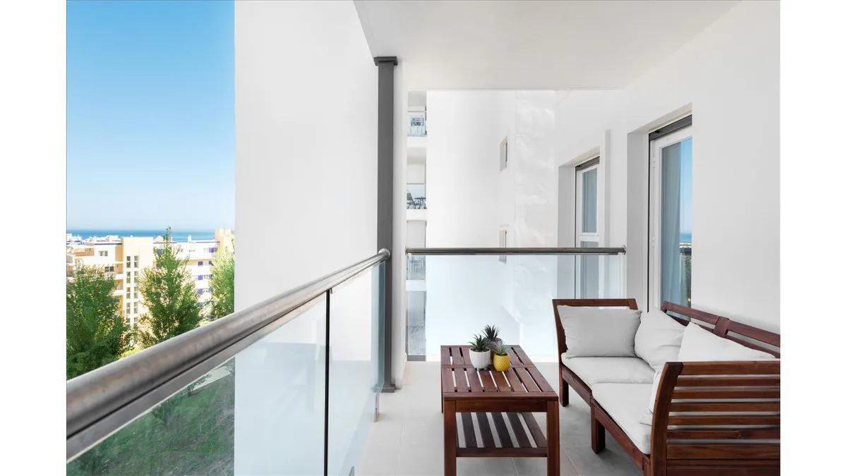 Contemporary 2-Bedroom Apt in Estepona’s Puerto Blanco