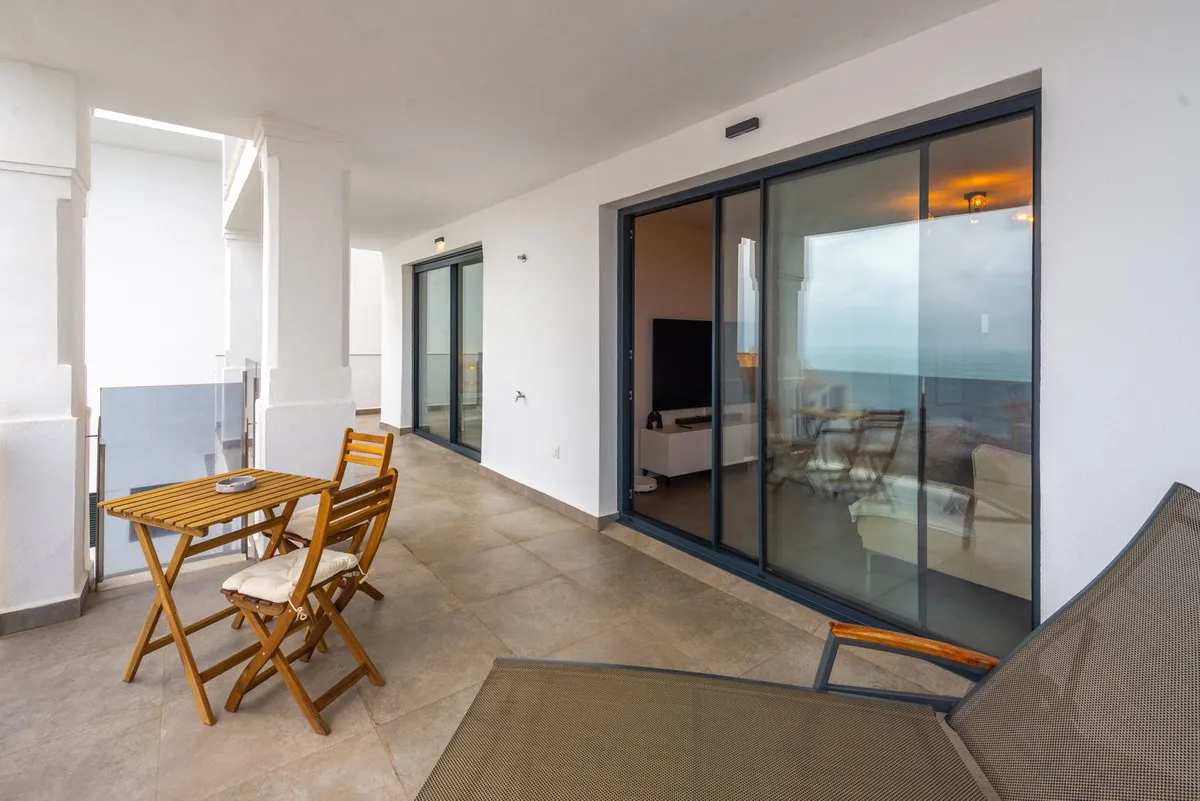 f30a2084-6c43-40fd-94dd-7caa310748a7