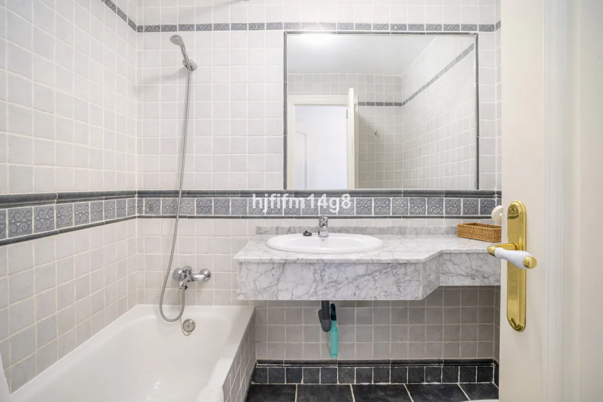 76161640-5fba-4637-8f74-9e093d837b69