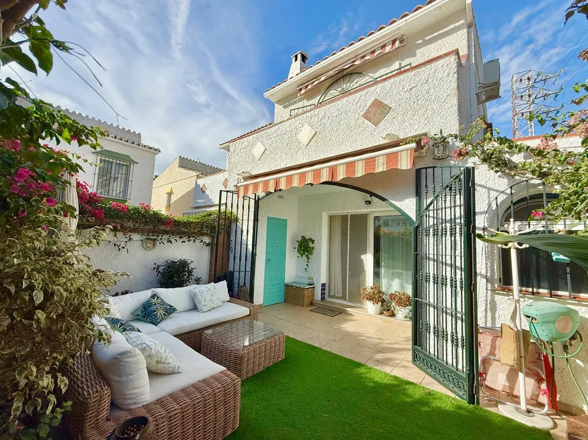 Charming Semi-detached House in Calahonda, Steps from Beach