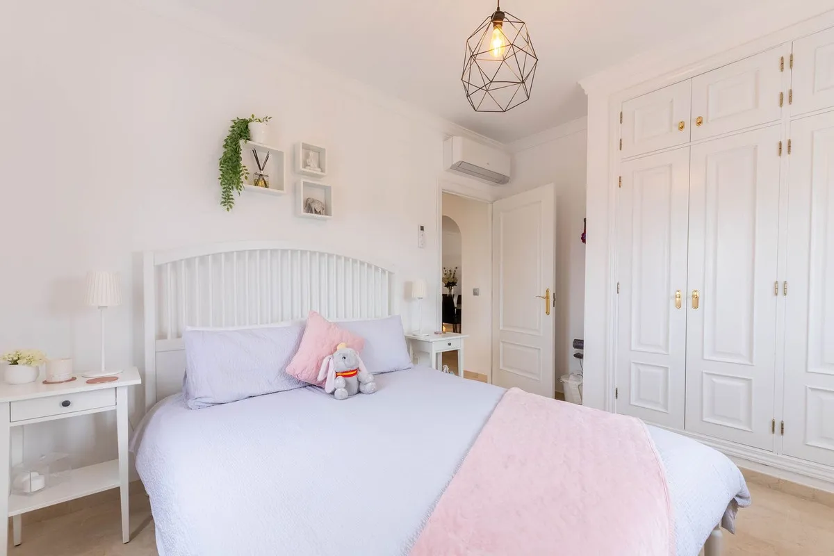 9633351e-9699-44dd-b97e-575562552807