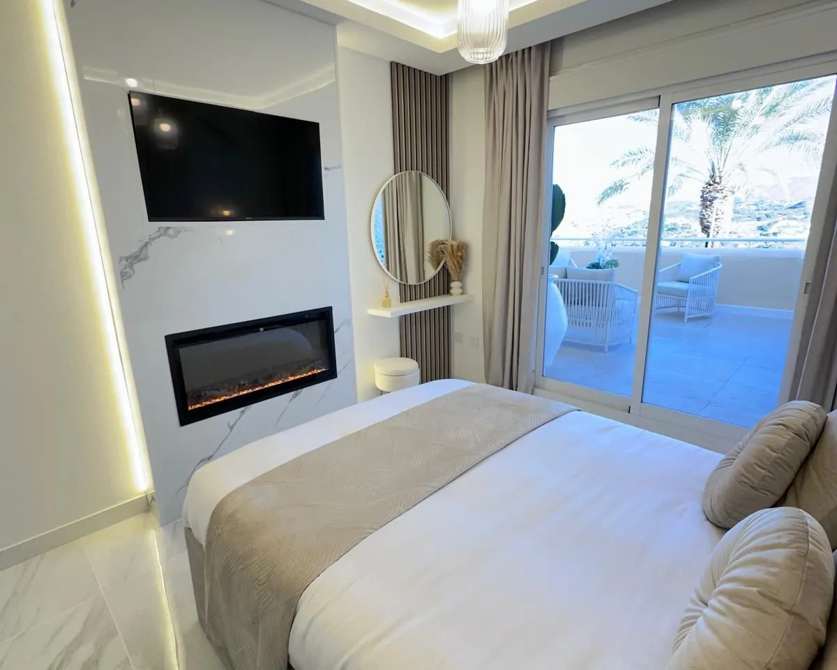 ef3e3208-0f8a-48af-960a-428d4812eaf5