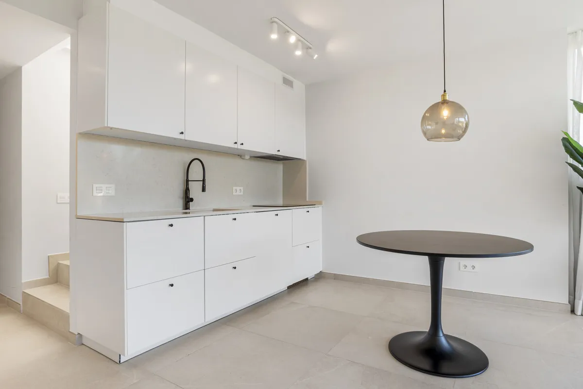 25300d91-3368-4a42-8e44-e4e6cab0cc35