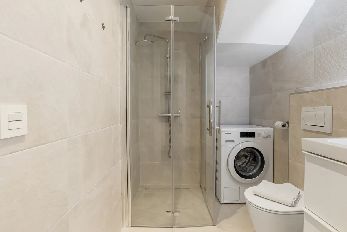 40514539-a9e1-497a-9b60-28403645f424