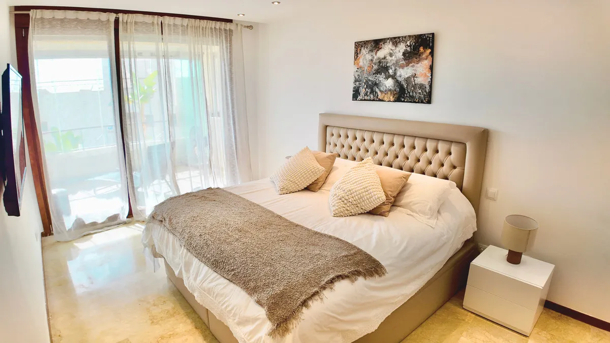 042b3a19-94f8-412a-bed0-9969c04ea17c