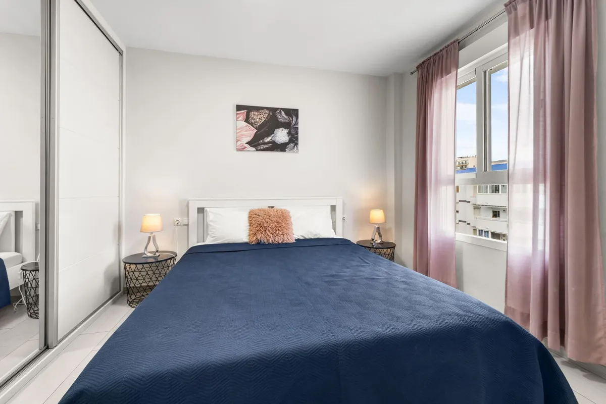 358b026b-47b3-4d15-a6f7-100a09c8c874