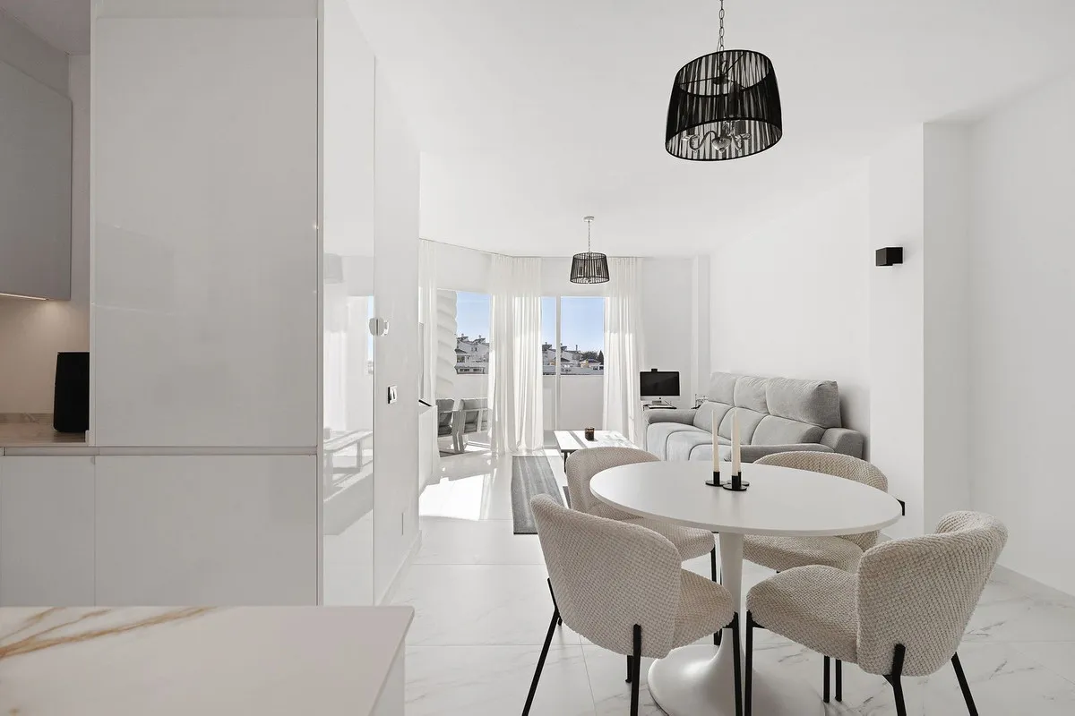 f5525d4a-1239-4139-b0a1-ccae60709704