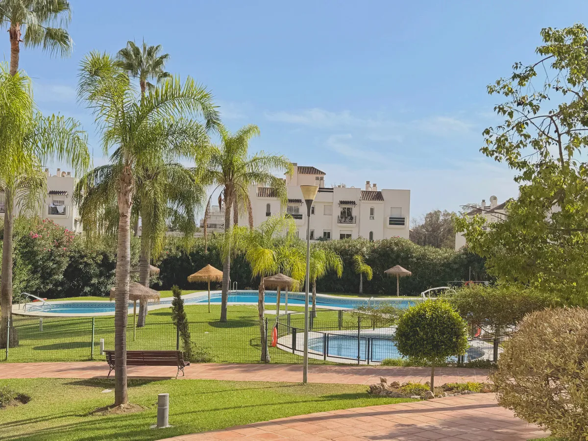 Luxurious Costa del Sol Haven: Spacious 3-Bedroom Retreat
