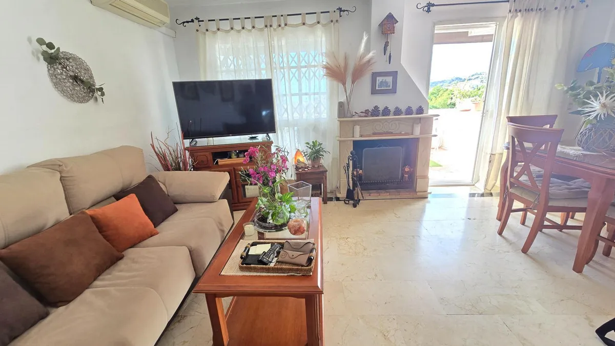 5eee7fc8-a1d2-40e2-a95a-511a39120892