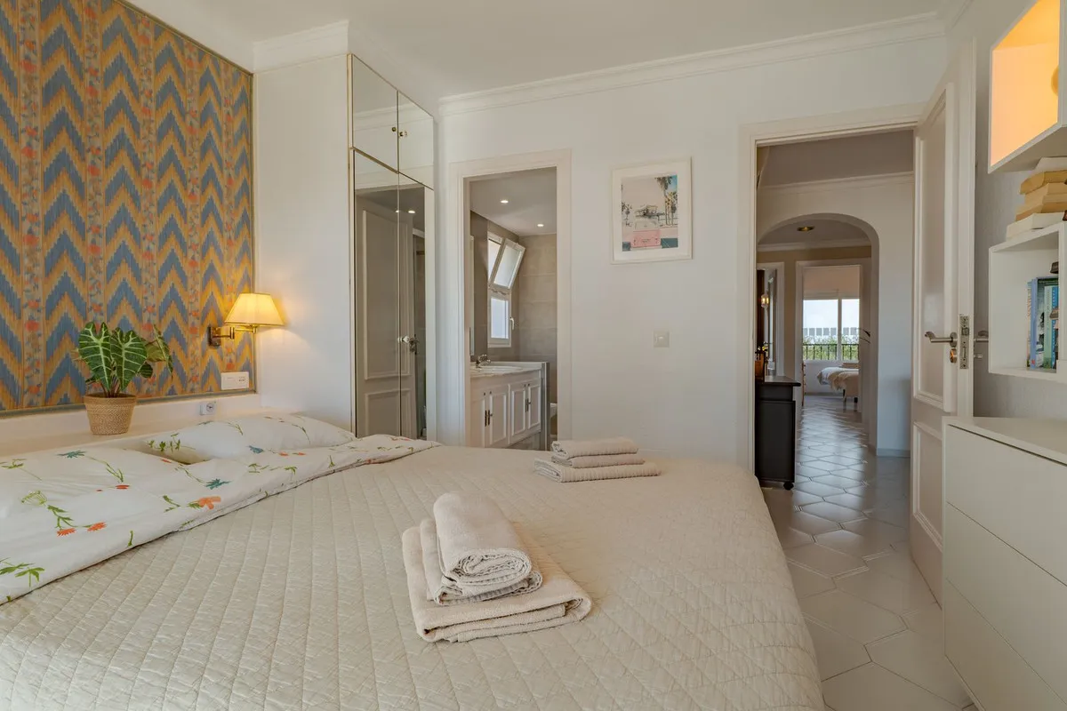 eb537540-42ca-4bf2-ac65-cdcb29fd3e49