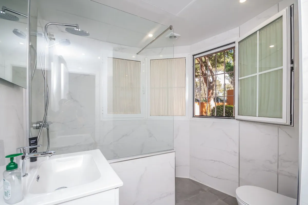 e4953788-745a-4ea5-9486-354c309fcff0