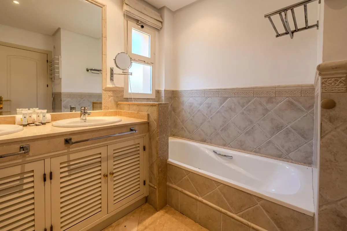 0041c76c-cc7a-4a66-9fc8-1c3582957763