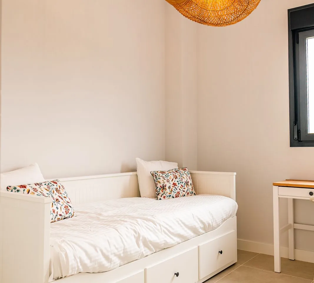 12cd1fd5-4c86-46f1-93af-570eda6b9c84