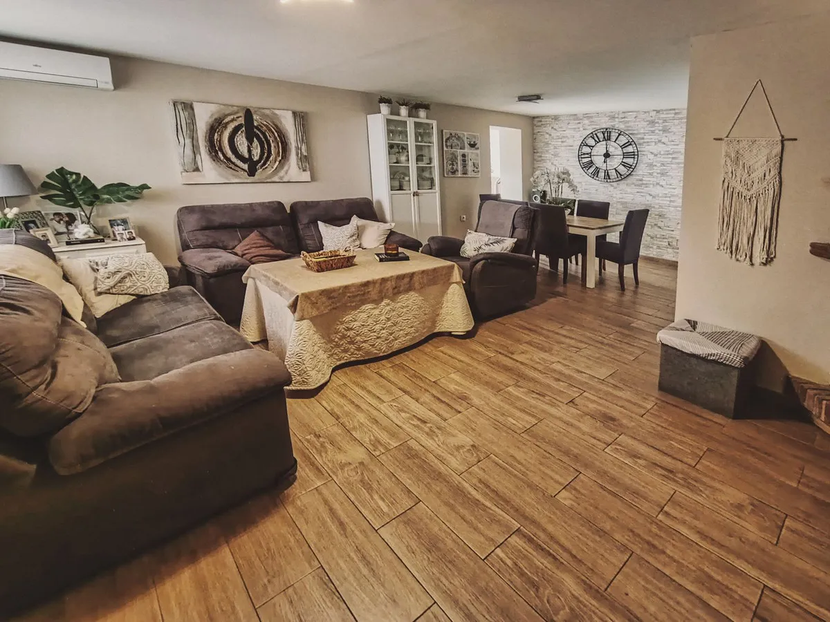 dd58e86b-db8a-4812-9c5e-57a1b7e6f33c