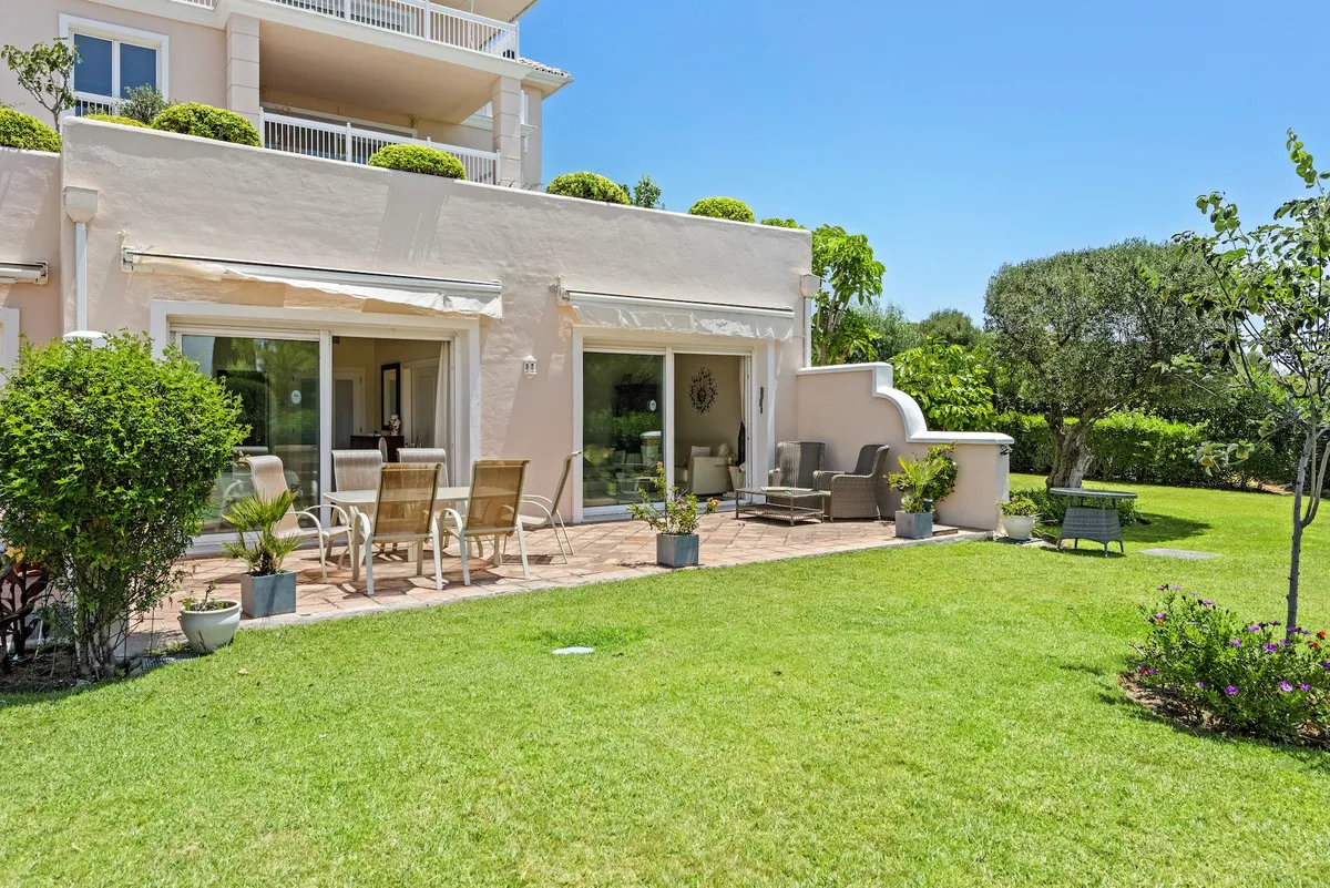 Elegant Garden Oasis at El Lago de Los Flamingos