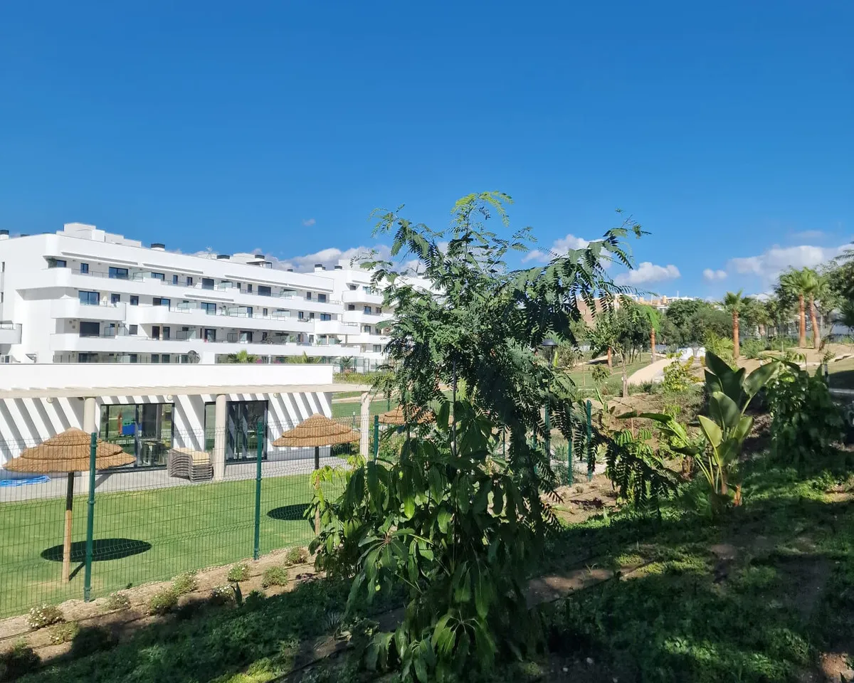 d9f83eb8-c9c4-46a0-800d-1c8434979bdc