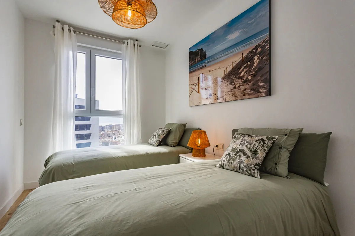 8c412ce7-a68b-4ff5-827a-469df4dda5ab