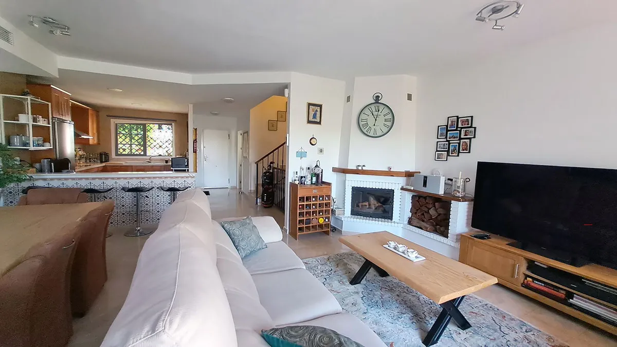 b258ff40-0d9a-4c0f-9333-2a32a89b0ddf