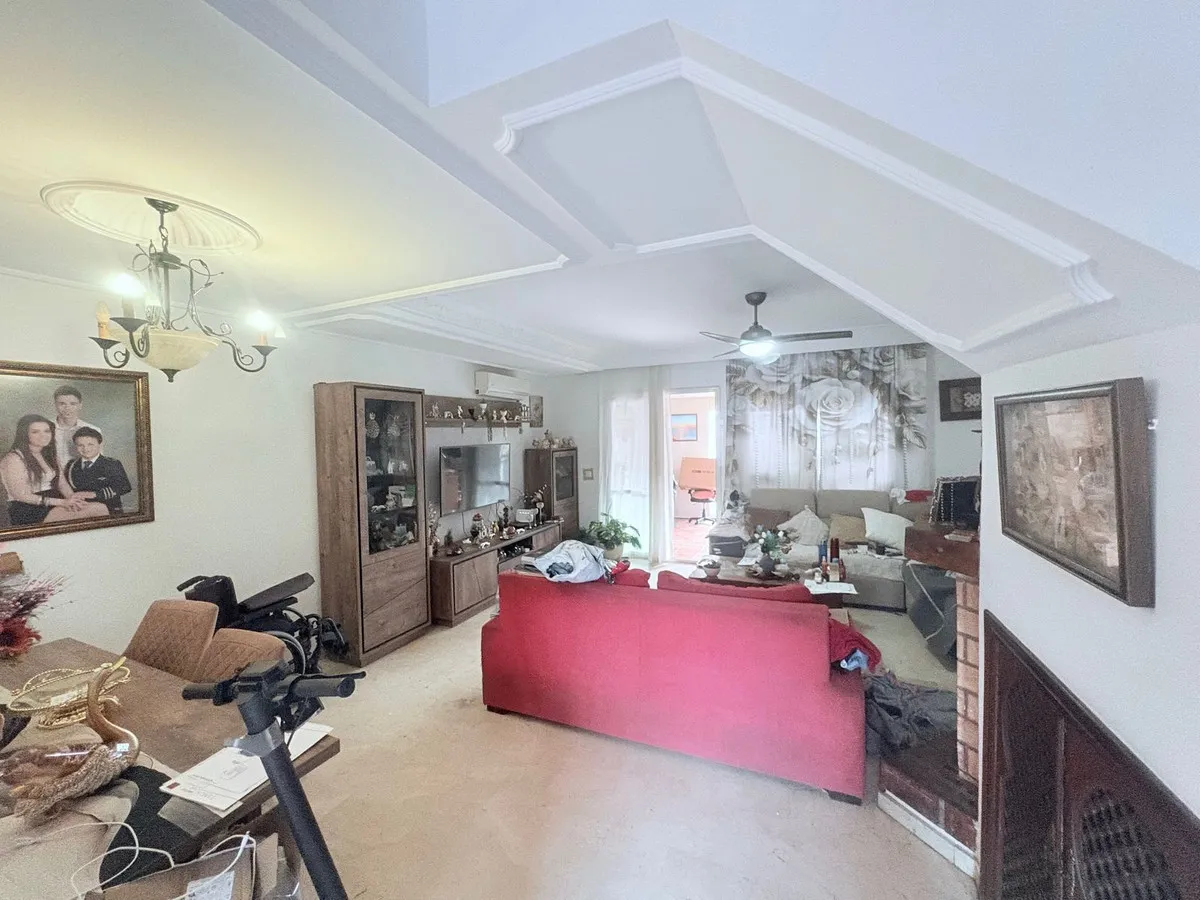 23a09d81-8bdb-4fcc-bb16-d35c742266bc