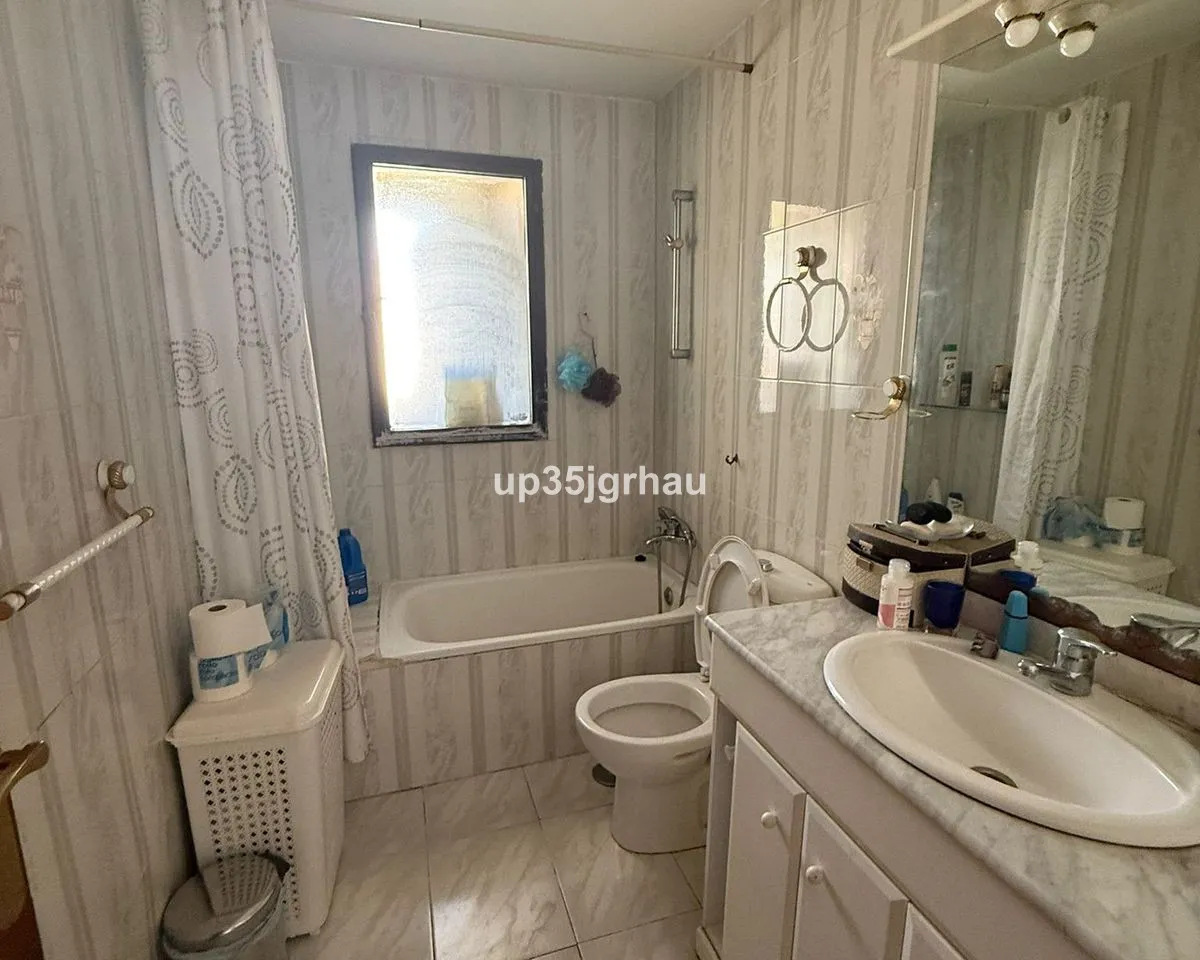 921c8c9a-8d40-454e-b84f-875f24a9c306