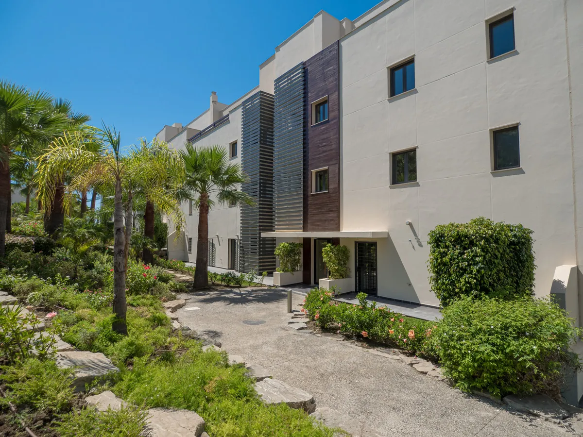 09334aa9-47b7-4d32-9014-a084289500ad