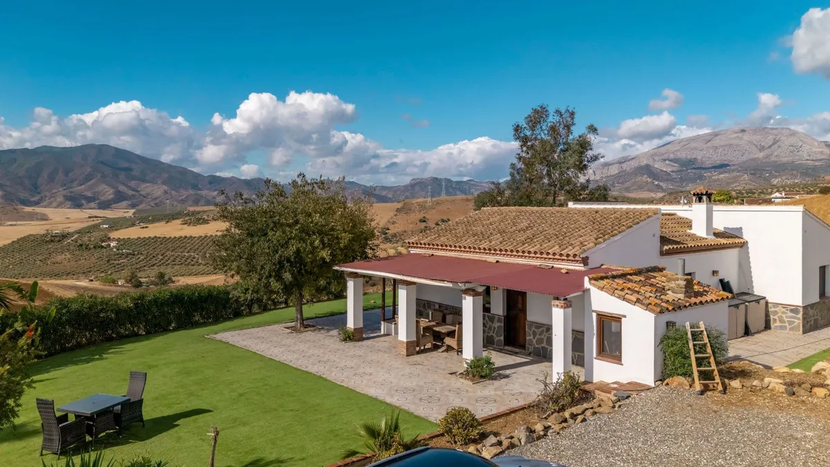 Charming Álora Finca with Panoramic Views