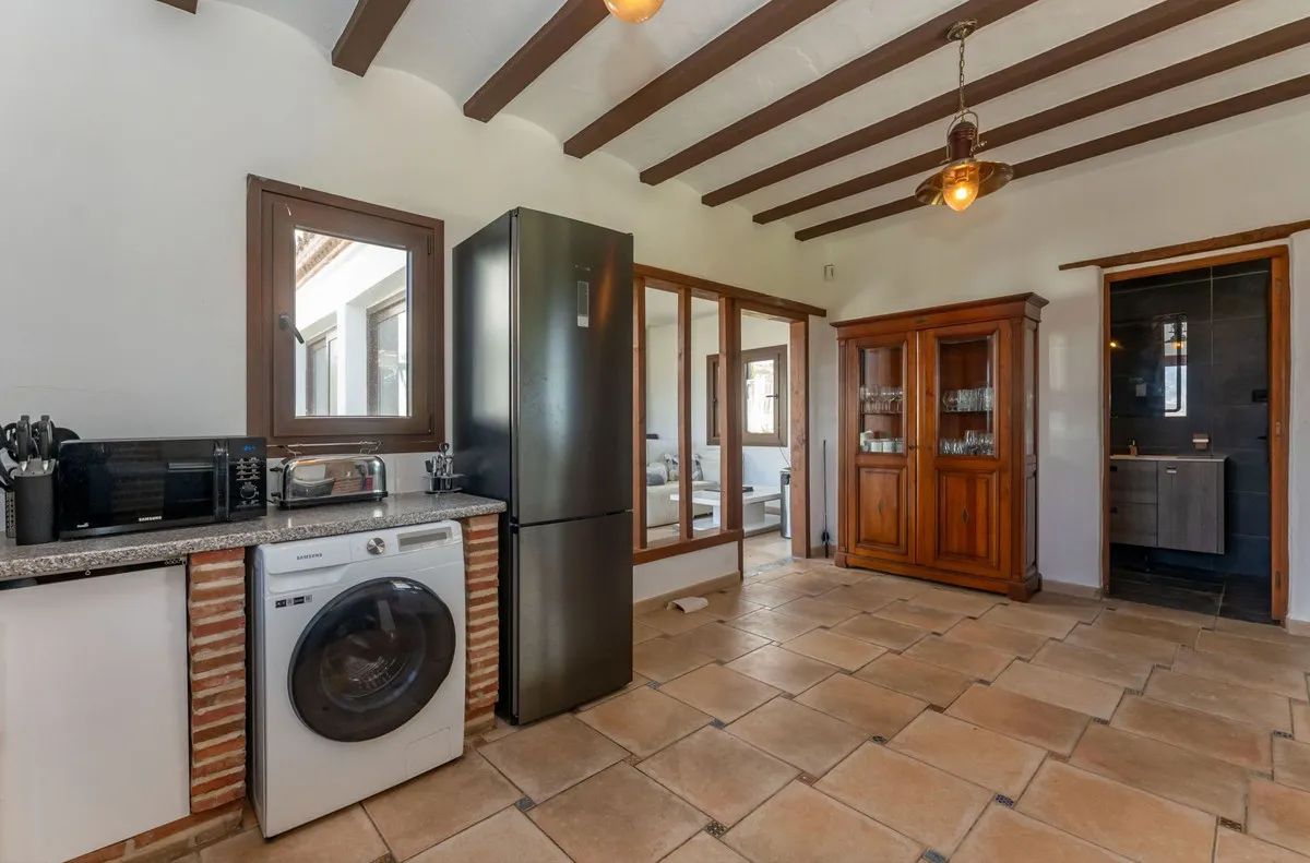 3cbb4f0c-8a3c-4b8b-927c-cb6863a2e411