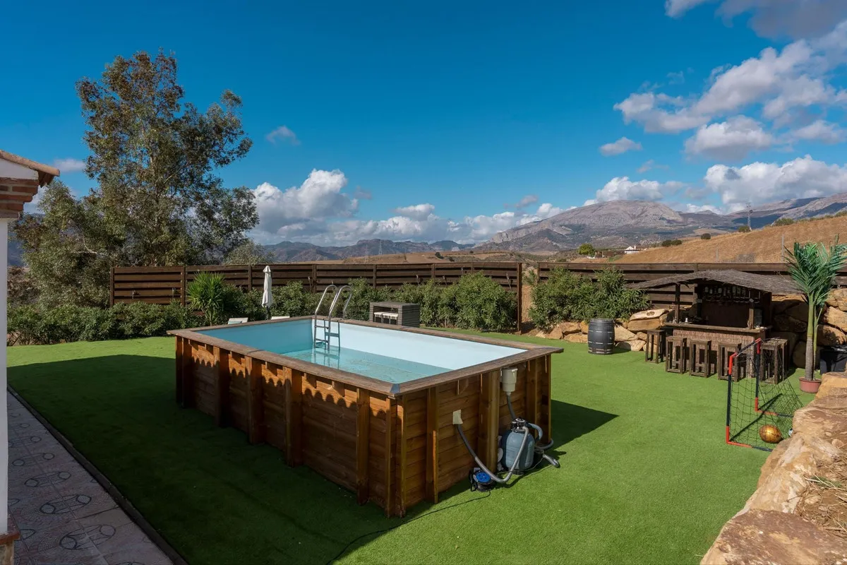 f8e9a2a3-f9ef-4228-9521-9a786ccf426c