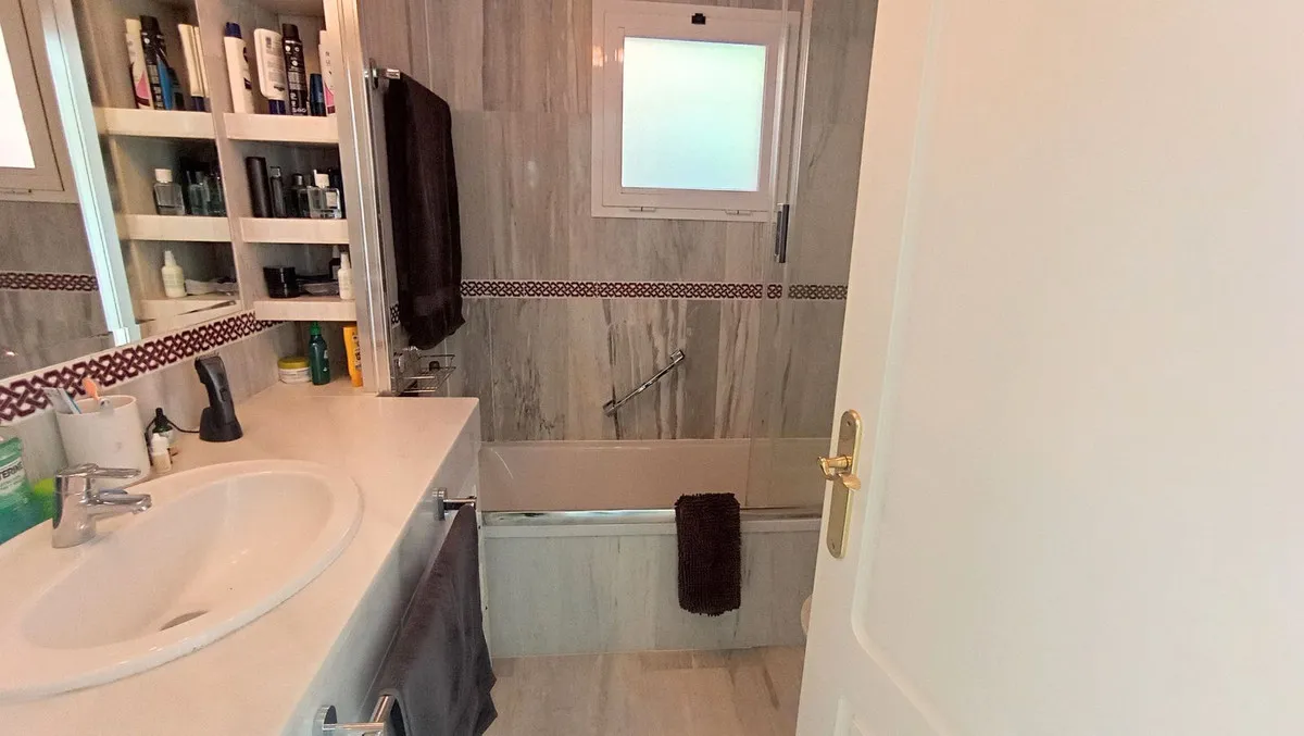 9c15775d-80a8-4e58-9ce1-94135a90df1e