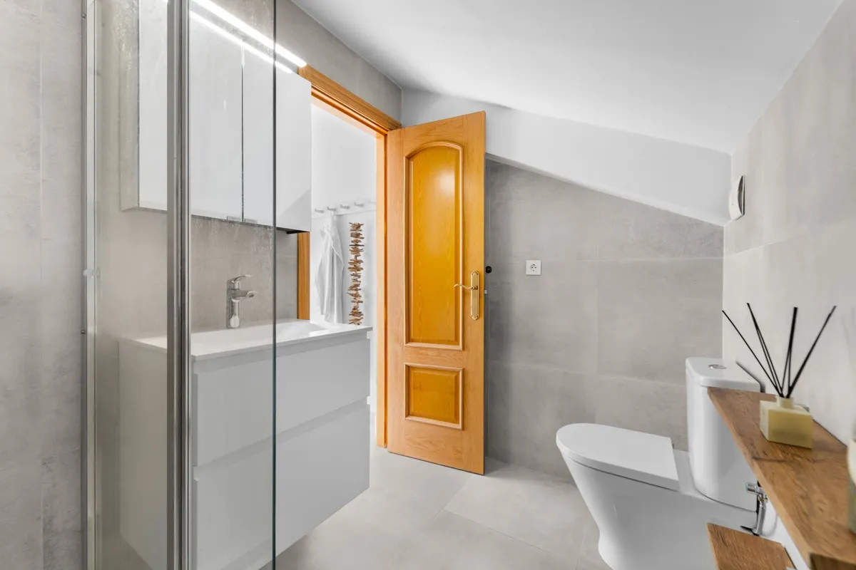 9f5d0476-67cb-4c9d-8e96-2177152ef631