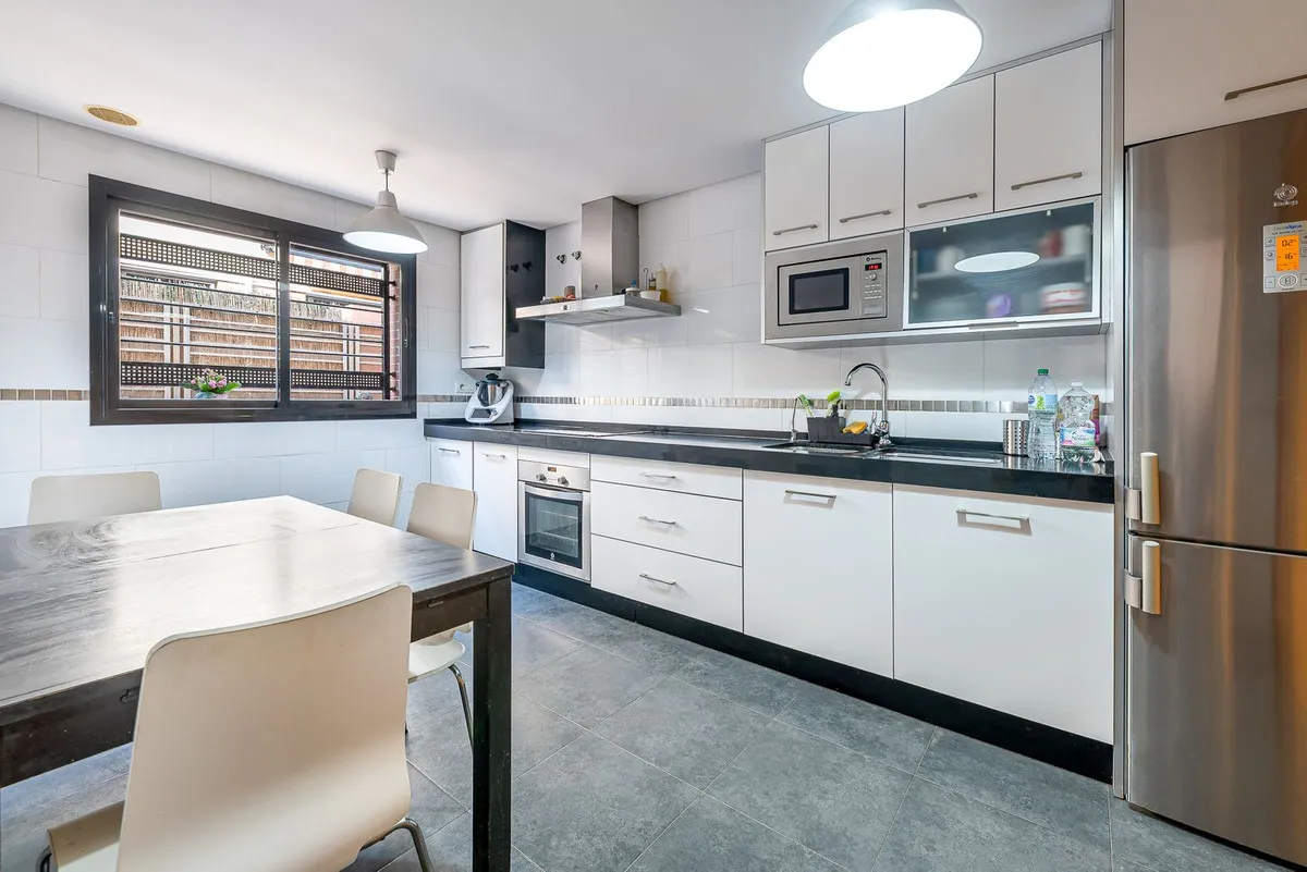 a98c83df-2fb2-4b85-bba6-182ce0f0ea45