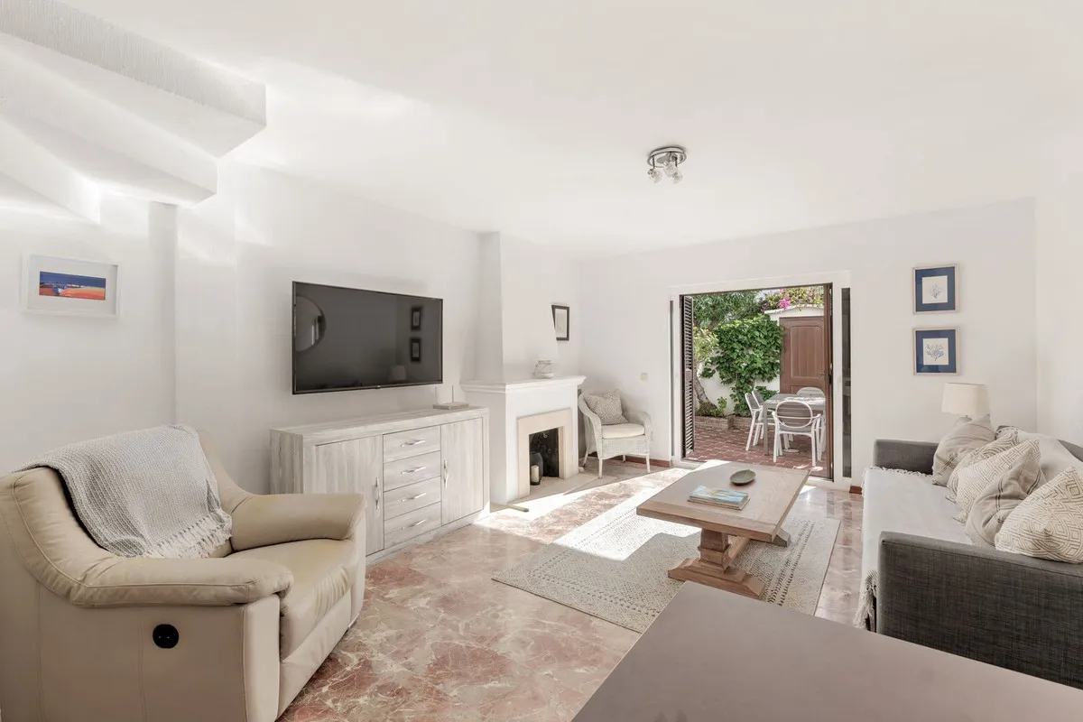 d25638e2-ff62-4b94-b5d7-d721fca3462d