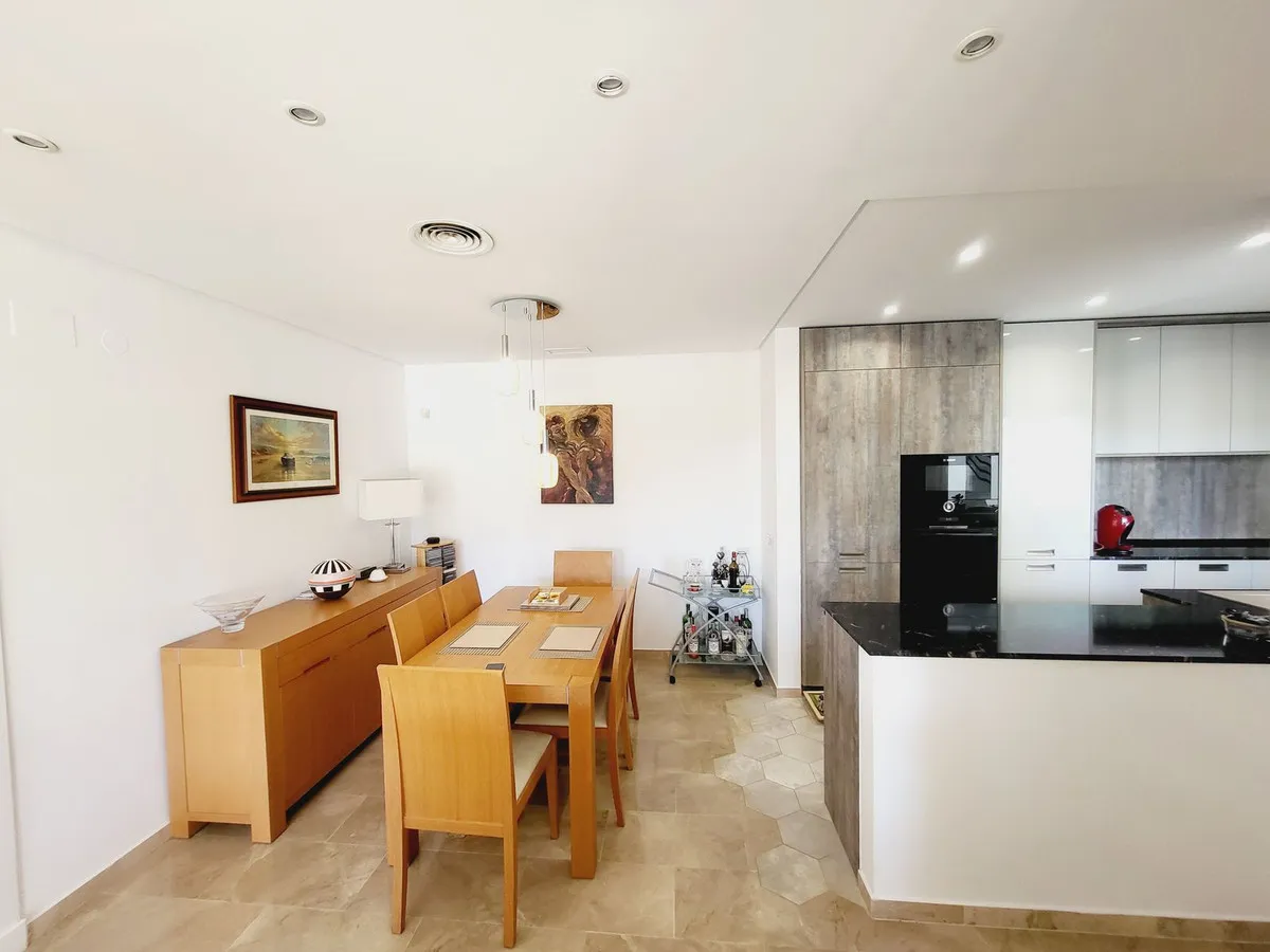 e776569a-47cd-4905-b13c-478717e92c15