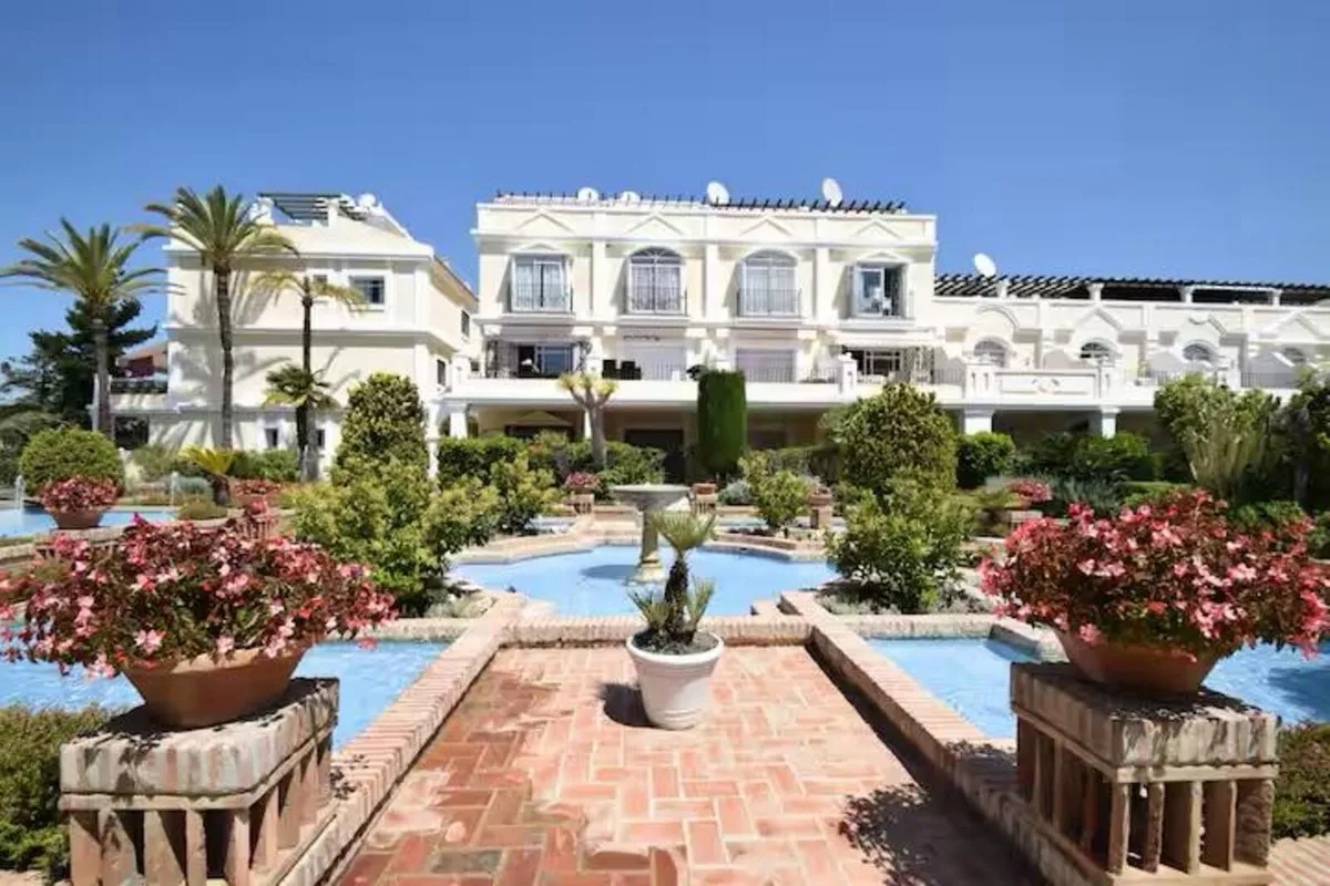 Charming Ground-Floor Apartment in Aloha Gardens, Marbella