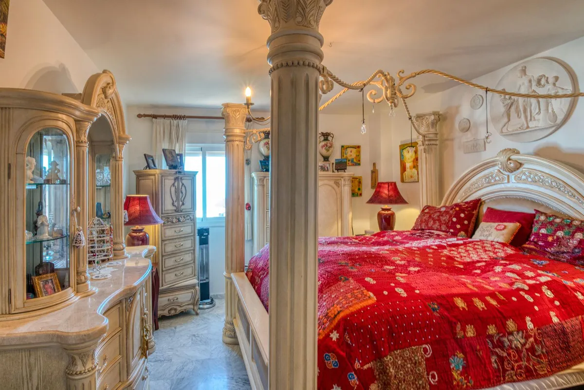 6a97fd7f-45a9-414e-83d8-45d332553af6