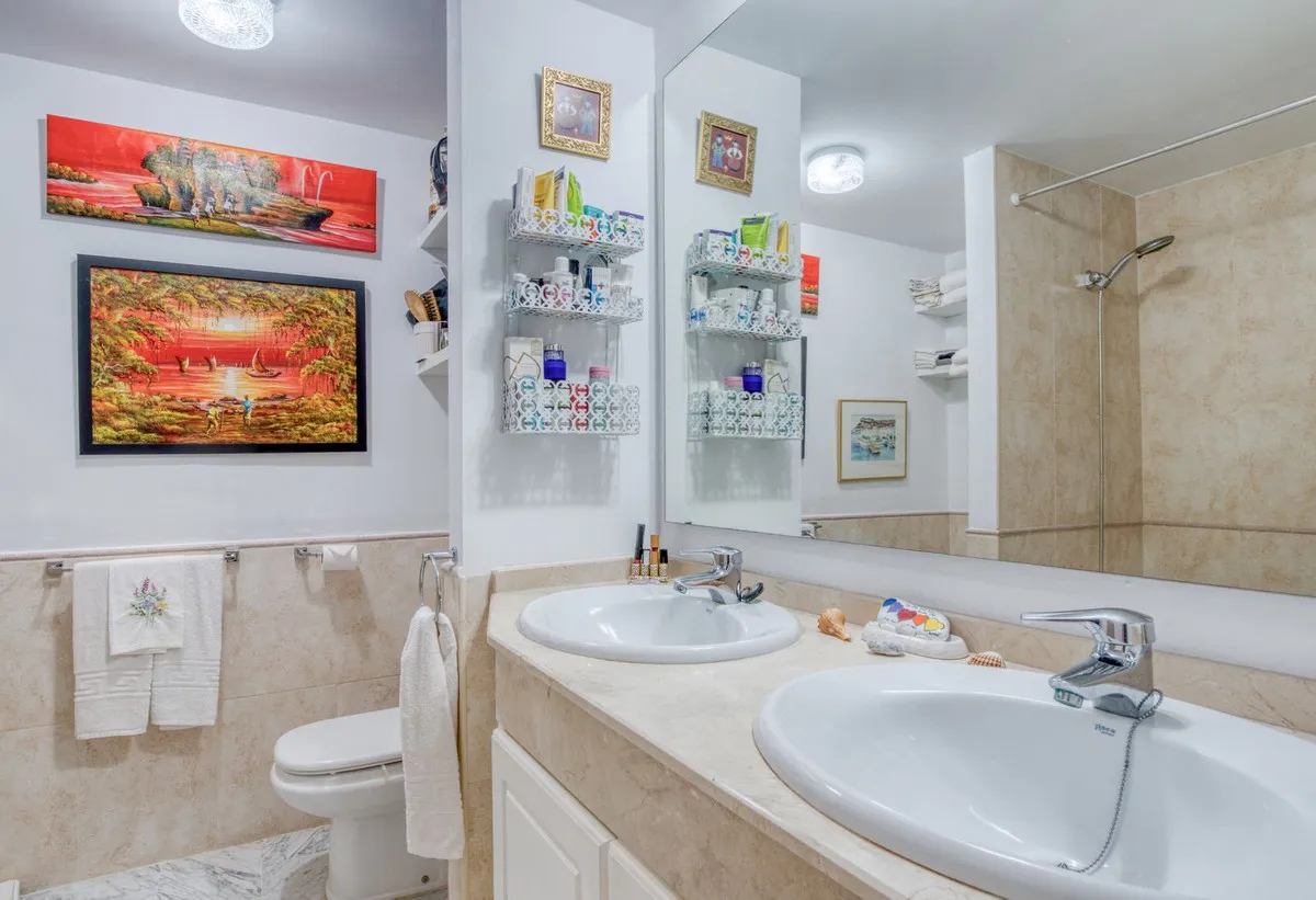 b9327784-4d18-4e3e-8153-ee91efdfec02