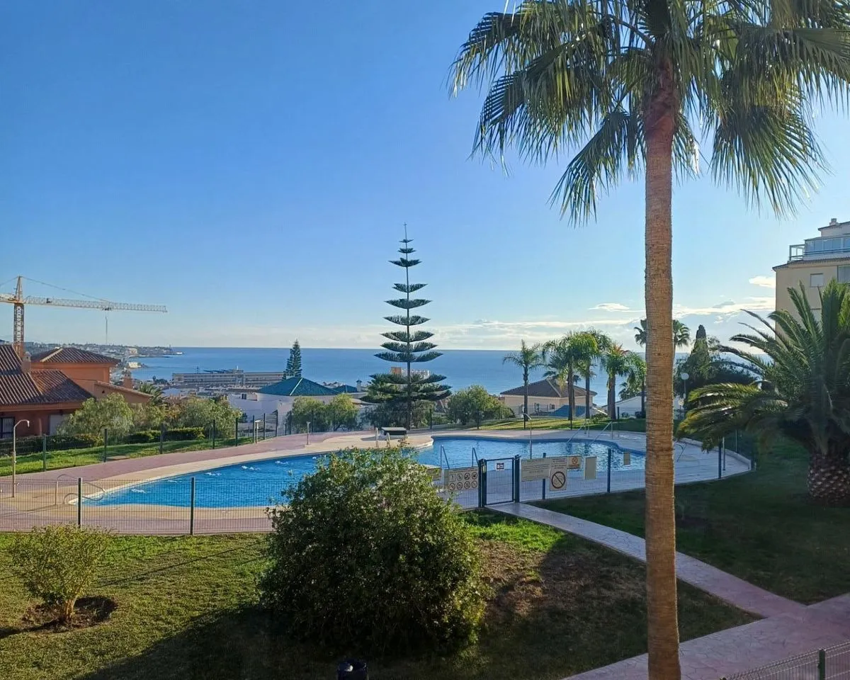 12a032ef-2e1b-4bdc-8bd4-44cca7b1544b