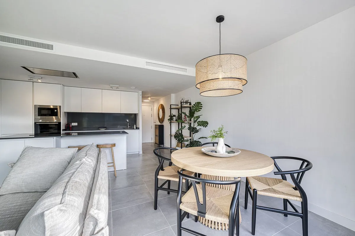 1ef4a84a-f5d6-445b-9390-cef25ee3d102