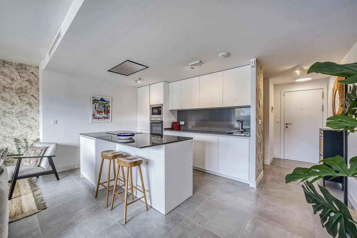 dc693cc5-9c98-4577-bb4d-f34cdaecae5a