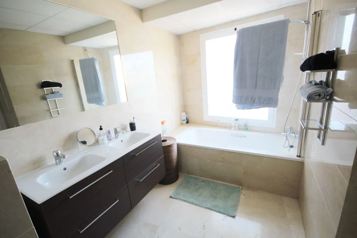 b7bb9352-ef2d-4f05-bc1b-1f3242607612