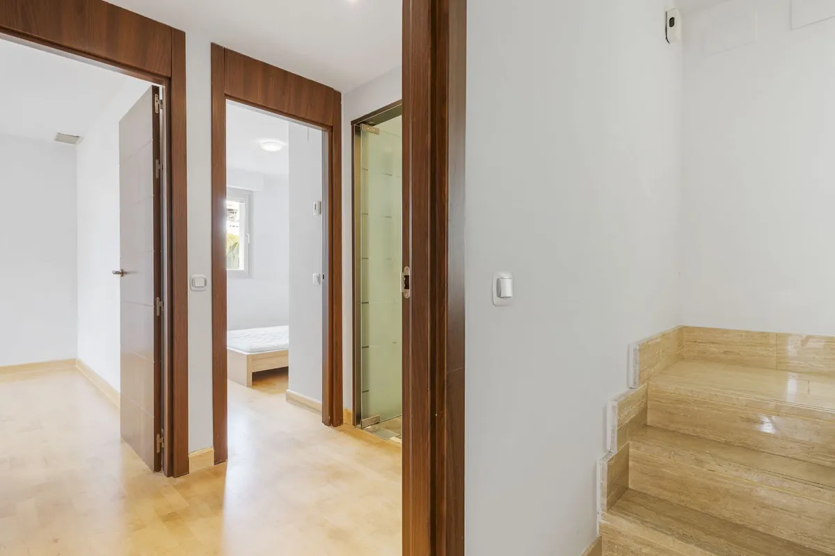 e94da8c4-e8f0-4513-85e7-7a12afead886