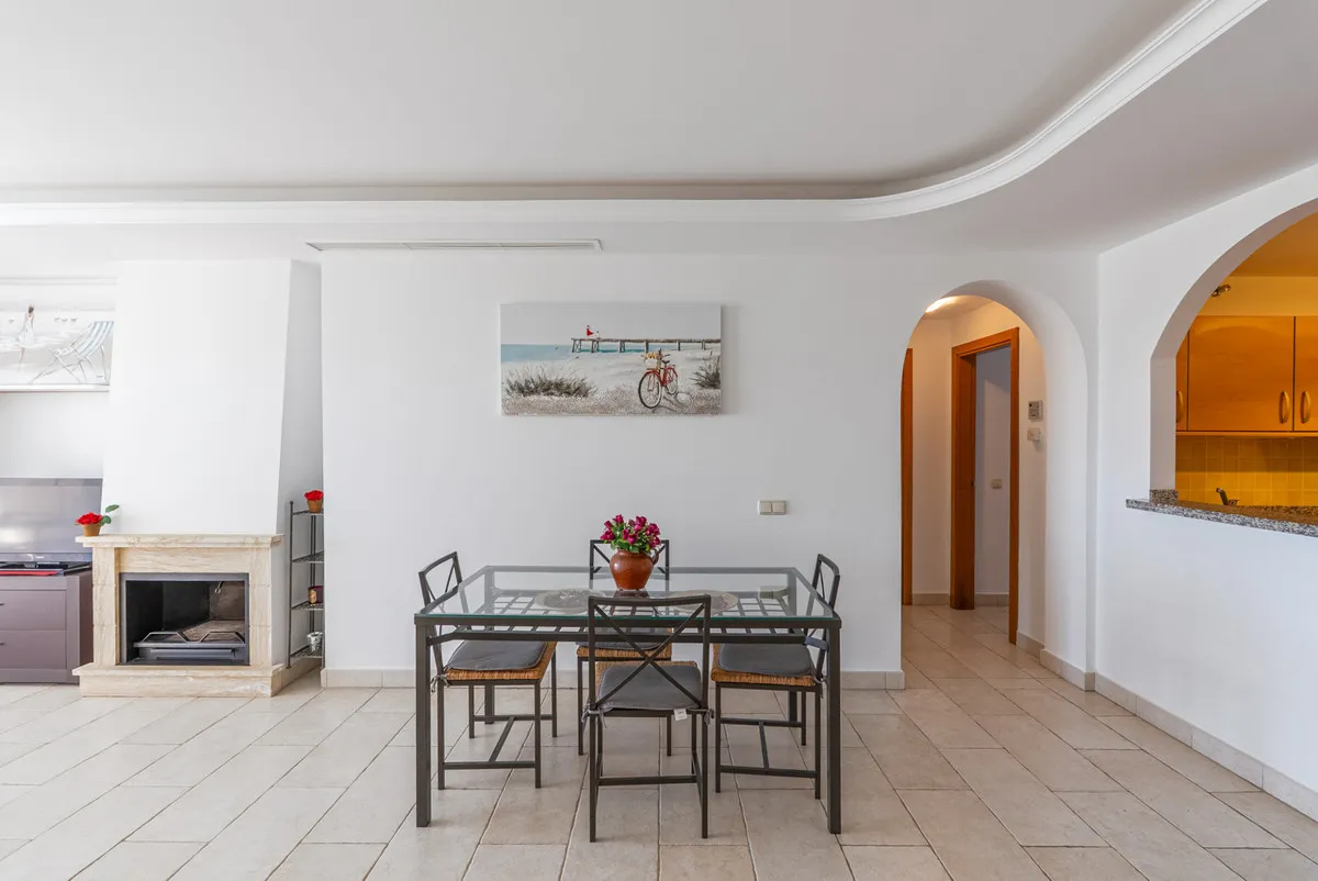 ffe6e3c1-08f3-4753-bf54-3156775c86c3