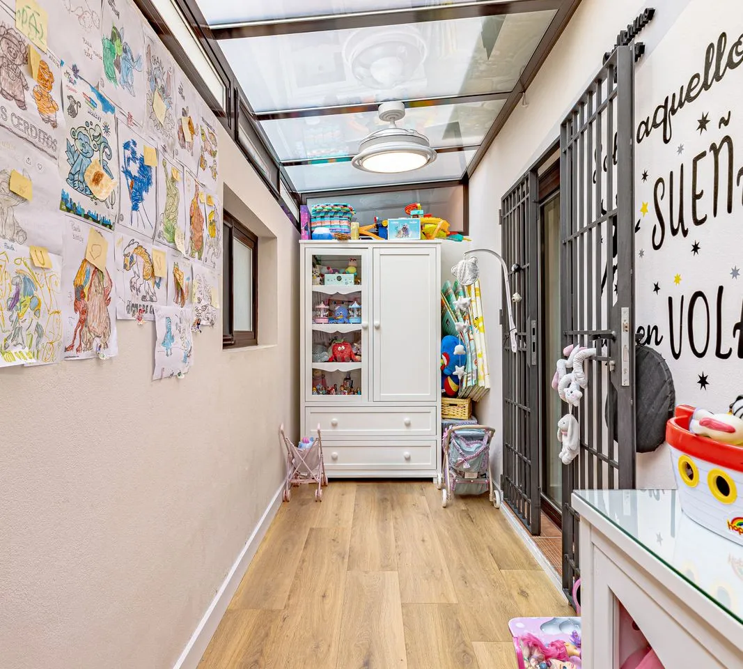 79724202-c9de-4d2e-8592-bf06b048561f