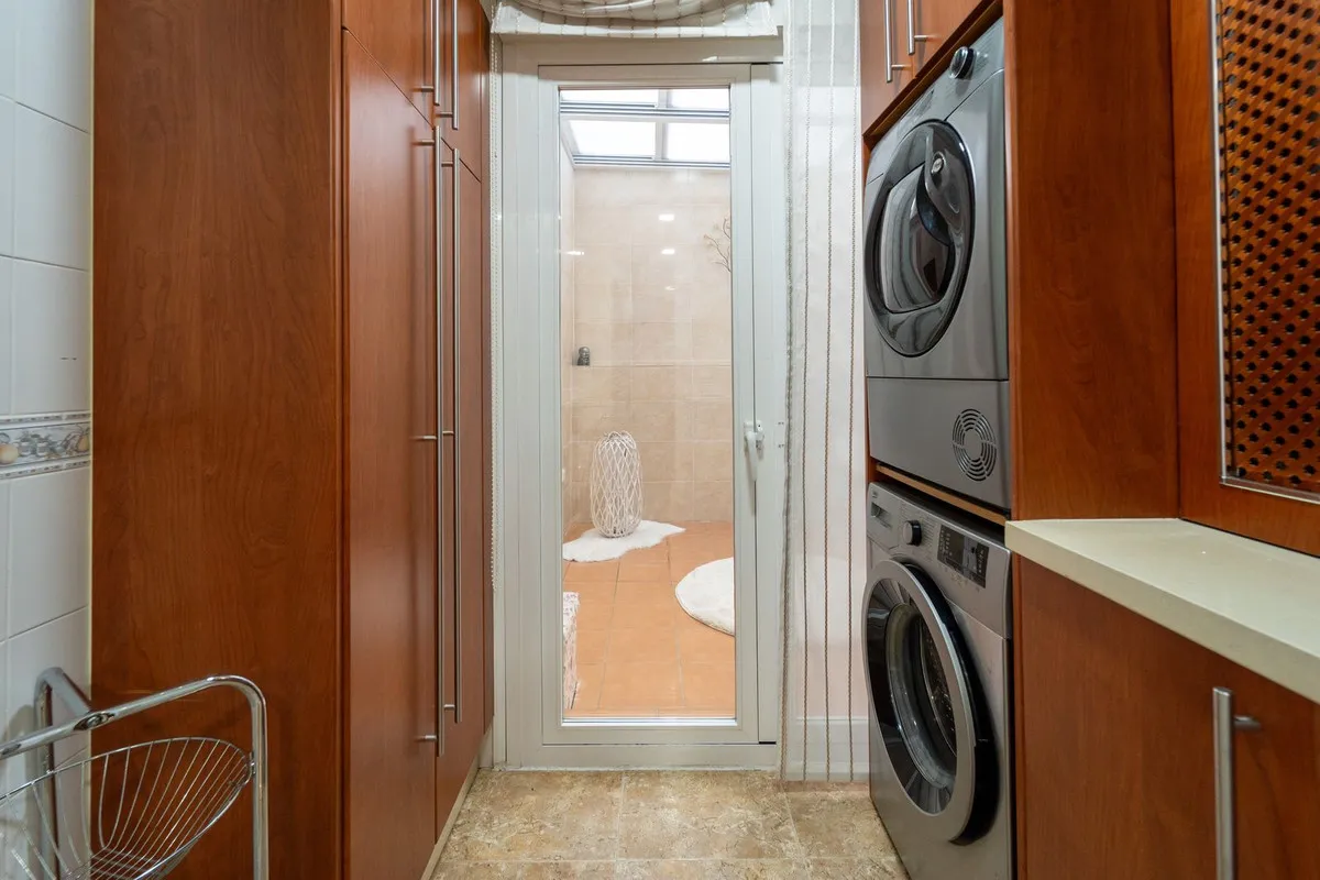 ee613834-4d92-4480-8857-7432fe6c2bbc