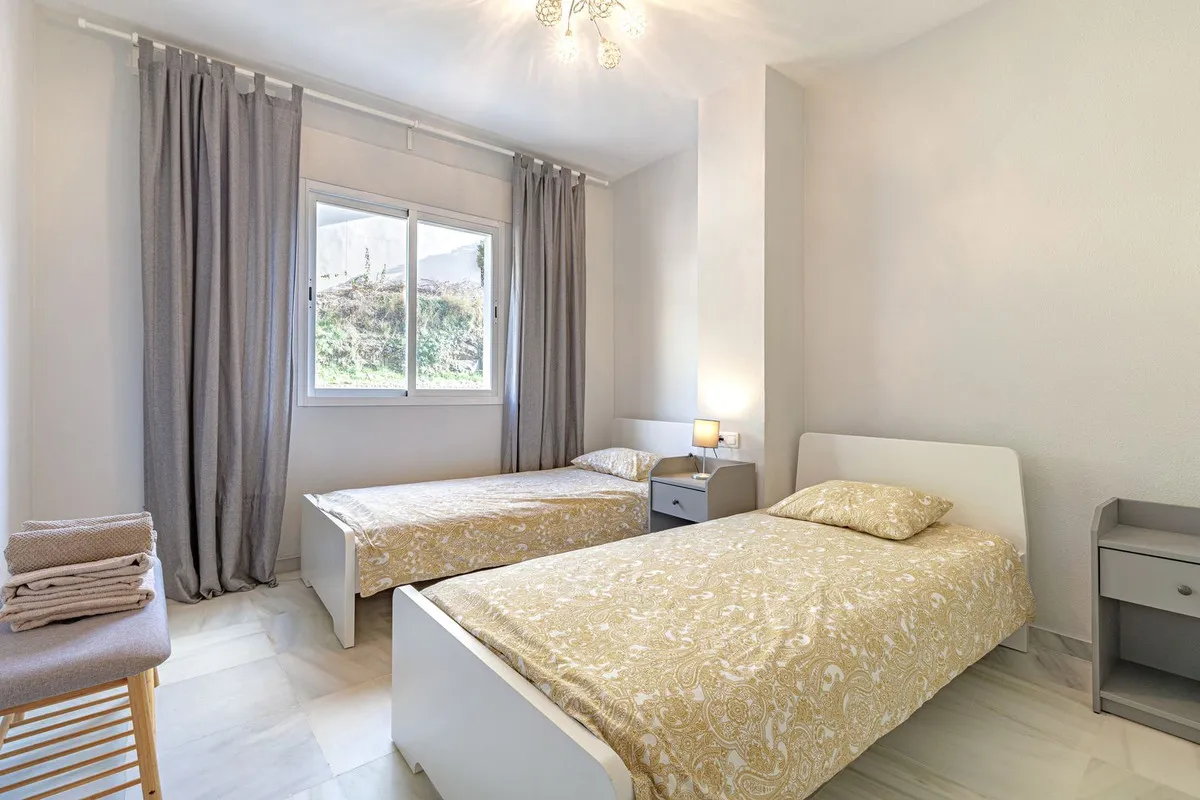 b7fc7974-b0b6-42cb-abca-116be485c84b