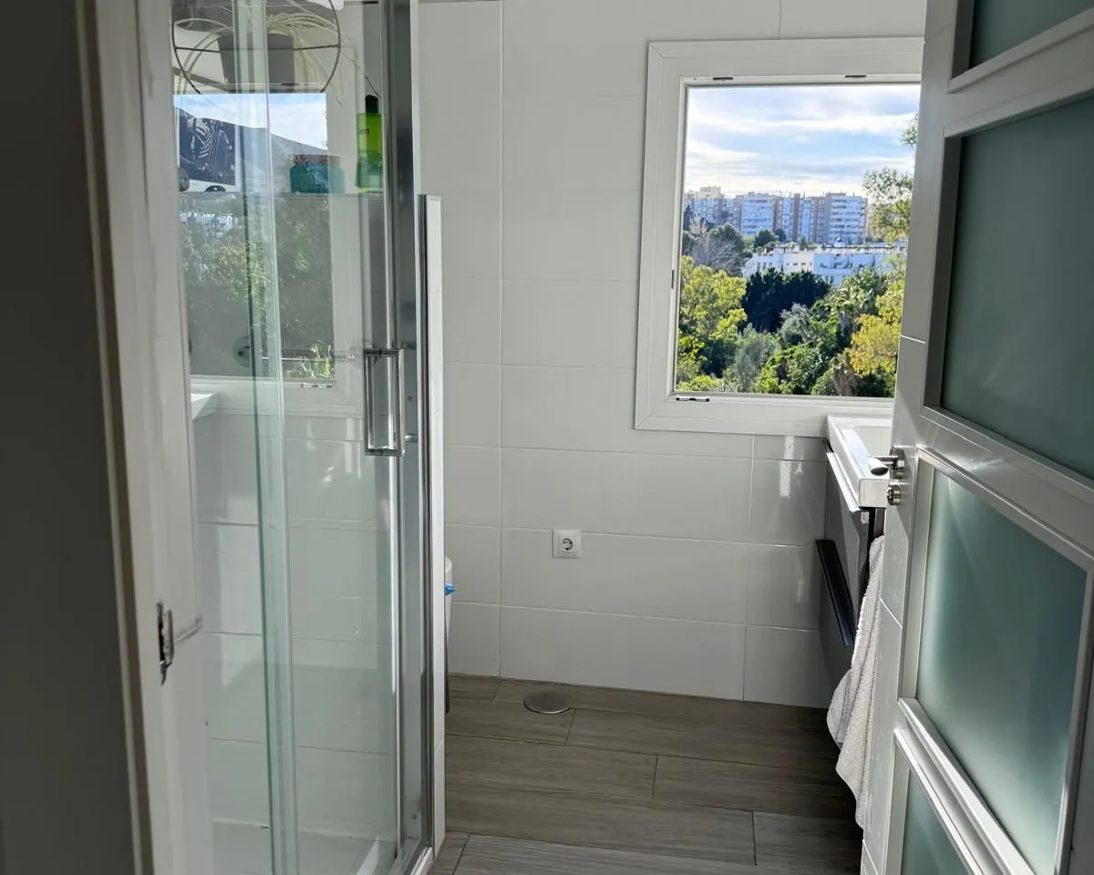 ebd2c0c2-4145-4d3a-8d00-794f92857e95